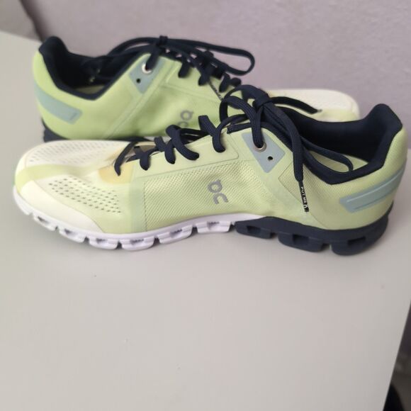 On Running Cloudflow Running Shoes Mens 10.5 Meadow White main image 5